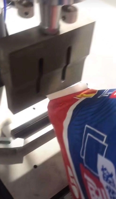 Machine à sceller les sacs par ultrasons semi-automatique de 25 kg à 50 kg avec tension personnalisée