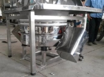 Utiliser une station de décharge de sacs de farine avec une machine à convoyeur sous vide en acier inoxydable 304