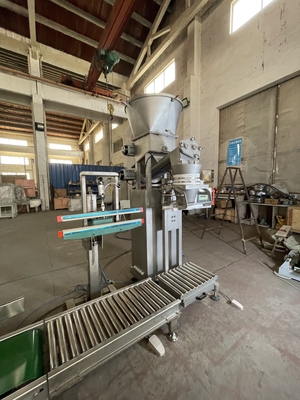 Machine semi-automatique d'emballage en poudre de 5 à 10 kg pour les déchiquetages de noix de coco